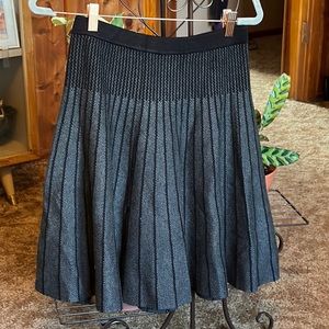 💜💜 CHELSEA & THEODORE Knit Skirt Ladies Size S